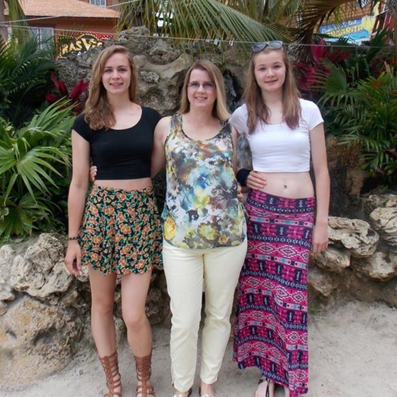 Meet your Posher, Laurie - Picture 1 of 1